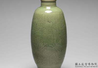 图片[3]-Olive-shaped vase with incised floral design in celadon glaze, Longquan ware, Ming Dynasty (1368-1644)-China Archive